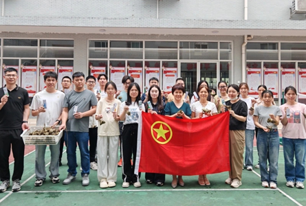 粽葉裹廉心，端午揚清風